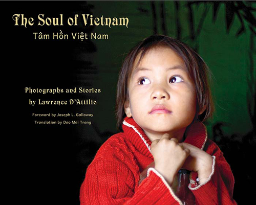 Bìa sách ảnh “Tâm hồn Việt Nam”.