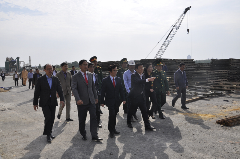 Đồng chí Trương Tấn Sang thăm  dự án cầu Bắc Luân II (TP Móng Cái)