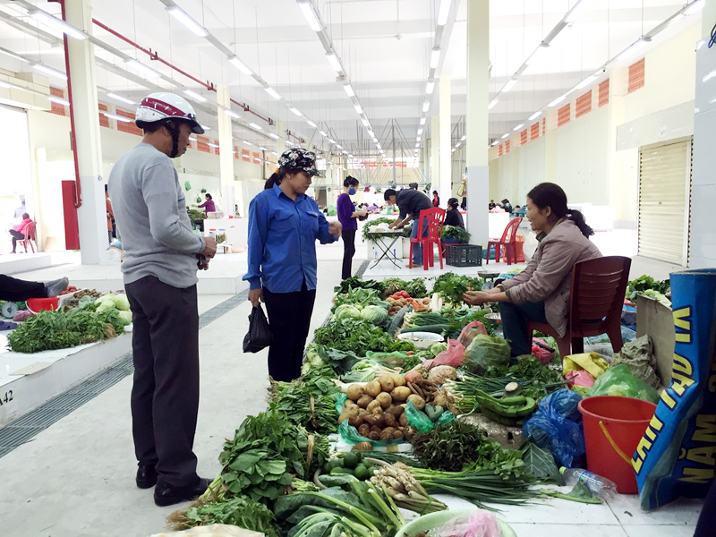 Chợ Hạ Long III (phường Hồng Hải, TP Hạ Long) được đầu tư khang trang, sạch sẽ. (ảnh chụp ngày 30-11-2016)
