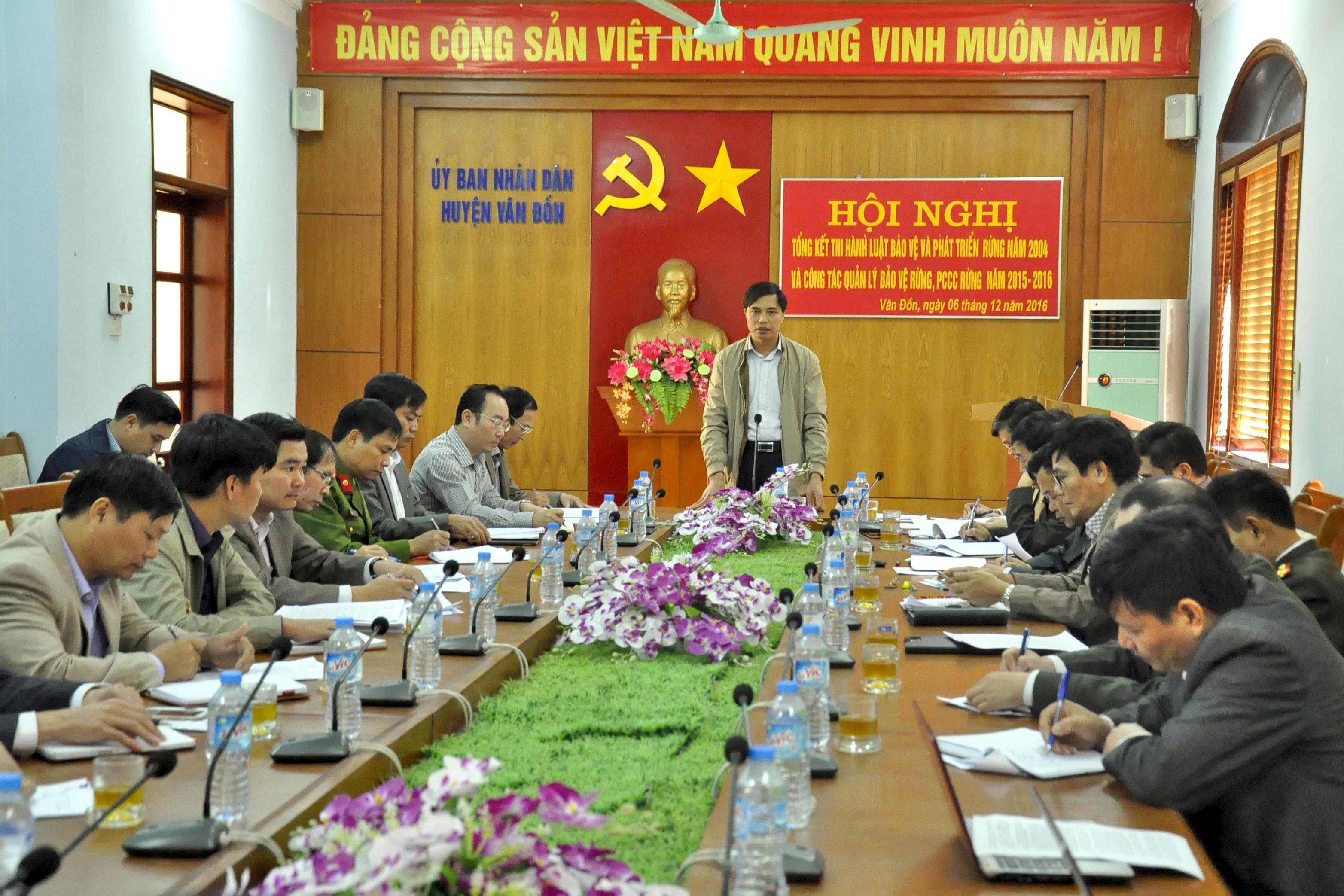 Đồng chí Vũ Văn Diện, Phó Chủ tịch UBND huyện yêu cầu huyện Vân Đồn, các ngành giải quyết dứt điểm những vụ việc KNTC kéo dài trên địa bàn.