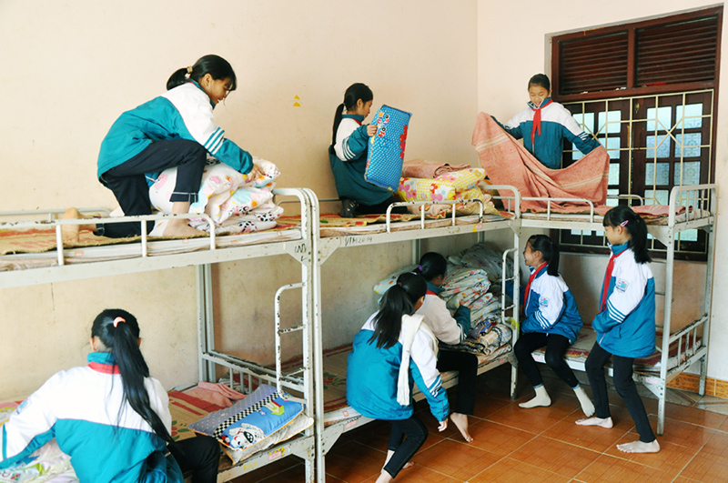 Phòng ở của học sinh tại Trường PTDT Nội trú huyện Ba Chẽ được trang bị đầy đủ chăn ấm.