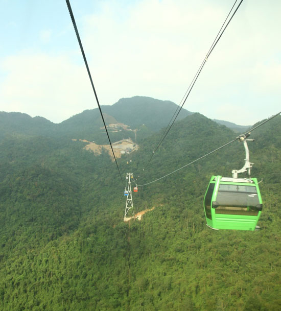 Cable car system was put into operation to better serve tourists who visit the pagoda.