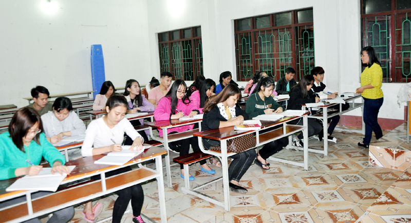 Một tiết học ngoại ngữ (tiếng Trung) tại Trung tâm Giáo dục nghề nghiệp và Giáo dục thường xuyên Móng Cái.