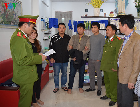 Cơ quan điều tra, Công an tỉnh TT Huế thi hành lệnh khám xét nơi ở đối tượng Nguyễn Hoàng Tâm.