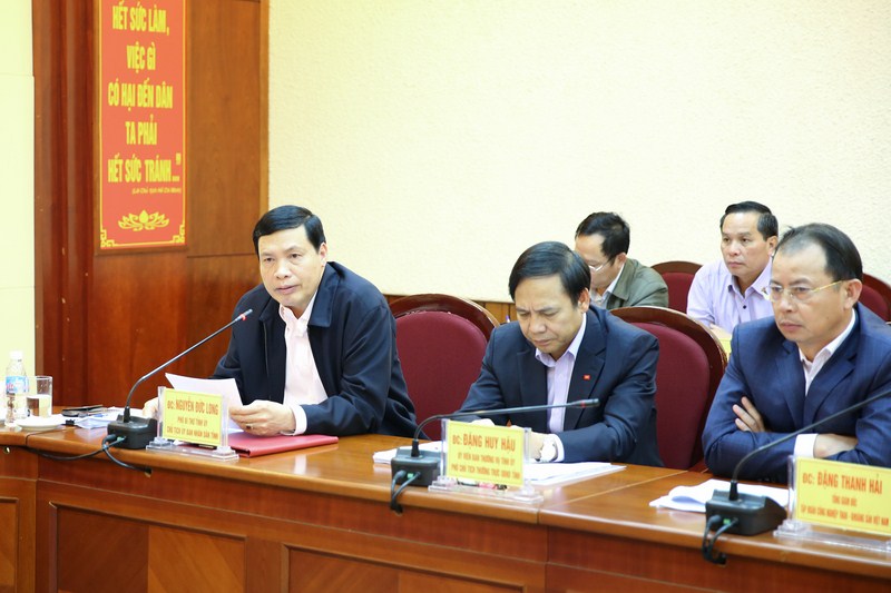 Chủ tịch UBND tỉnh Nguyễn Đức Long phát biểu tại cuộc họp.
