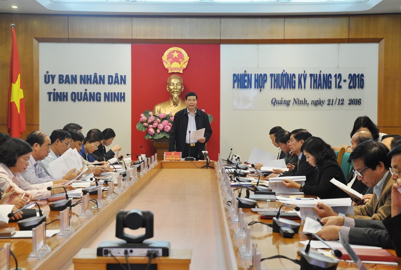 Đồng chí Nguyễn Đức Long, Chủ tịch UBND tỉnh chỉ đạo cuộc họp.
