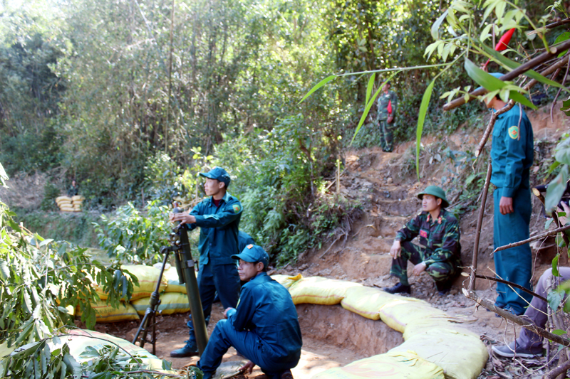 Khẩu đội Cối 82mm của LLVT huyện Tiên Yên diễn tập đánh địch phòng ngự lâm thời.