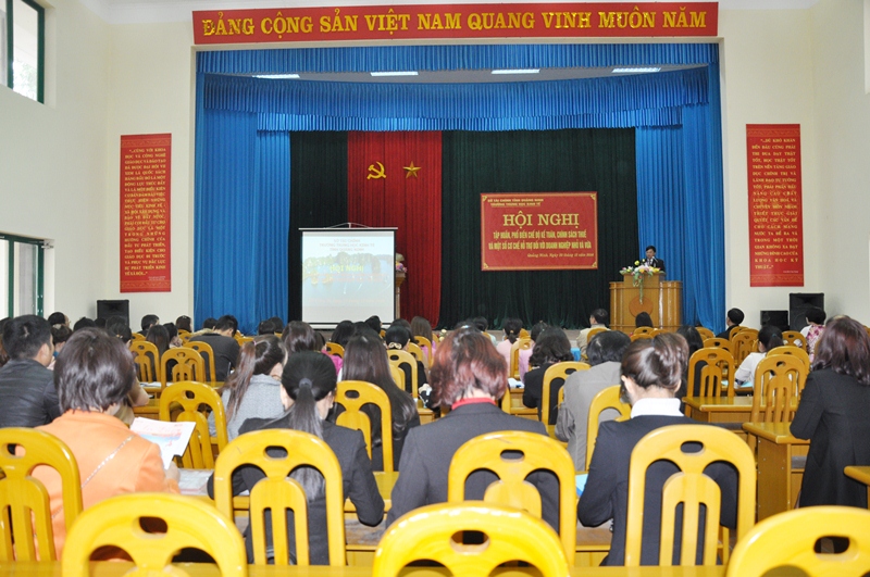 Đồng chí Phan Doãn Thức, Phó Giám đốc Sở Tài chính phát biểu khai mạc hội nghị.