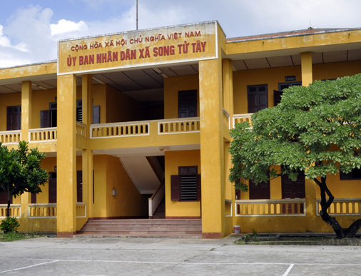 Trụ sở UBND xã Song Tử Tây được xây dựng khang trang.