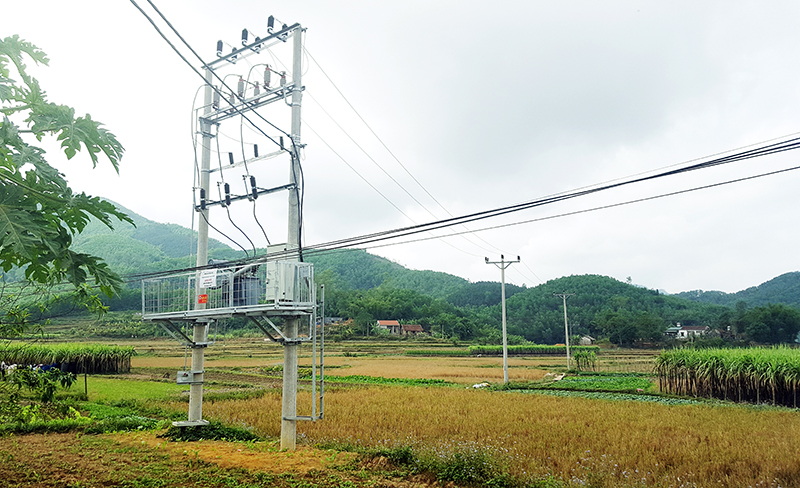 Trạm biến áp phân phối điện thôn Làng Mô, xã Đồn Đạc (Ba Chẽ) vừa hoàn thành, đưa vào sử dụng, đáp ứng nhu cầu sinh hoạt và sản xuất của người dân.