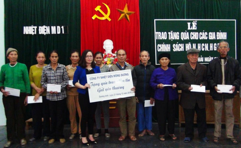 Công ty nhiệt điện Mông Dương trao quà cho các hộ gia đình có hoàn cảnh khó khăn, gia đình chính sách của phường Mông Dương, xã Cẩm Hải và xã Cộng Hòa…