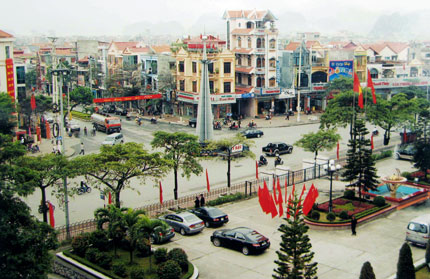 Cam Pha city has made progressive changes in urban management and infrastructure, bringing a new look to an industrial city and developing Cam Pha into a civilized and modern city.