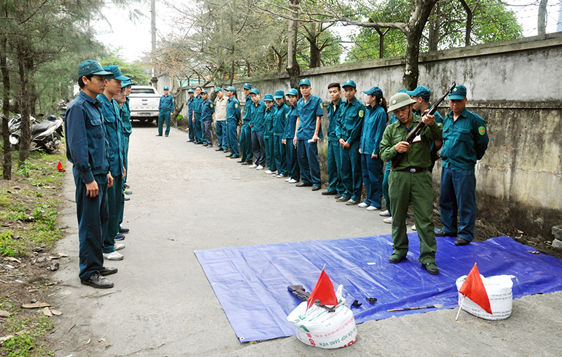Ban CHQS TP Cẩm Phả huấn luyện sẵn sàng chiến đấu cho lực lượng dân quân, tự vệ phường Cửa Ông.