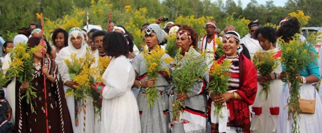 Ethiopia  Năm mới sẽ được tính từ ngày 9/11, khi những cơn mưa lớn dần kết thúc. Mọi người ở khắp các tỉnh thành cùng đổ ra đường ca hát, nhảy múa và mặc trang phục đẹp mắt. Ảnh: Ethiogrio.