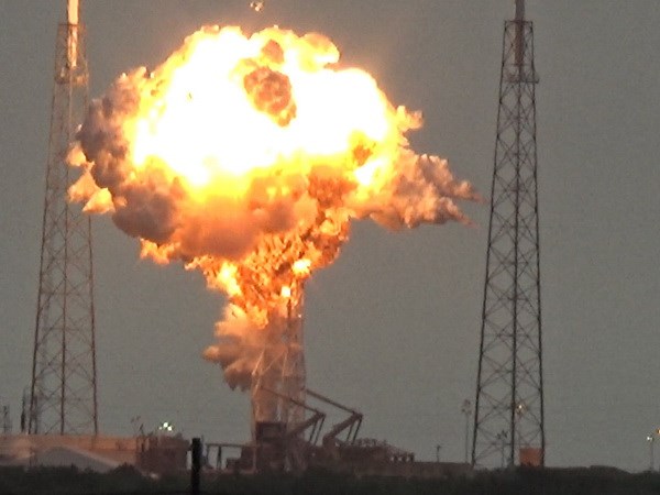 Falcon 9 phát nổ hồi tháng 9 năm ngoái. (Nguồn: universetoday)
