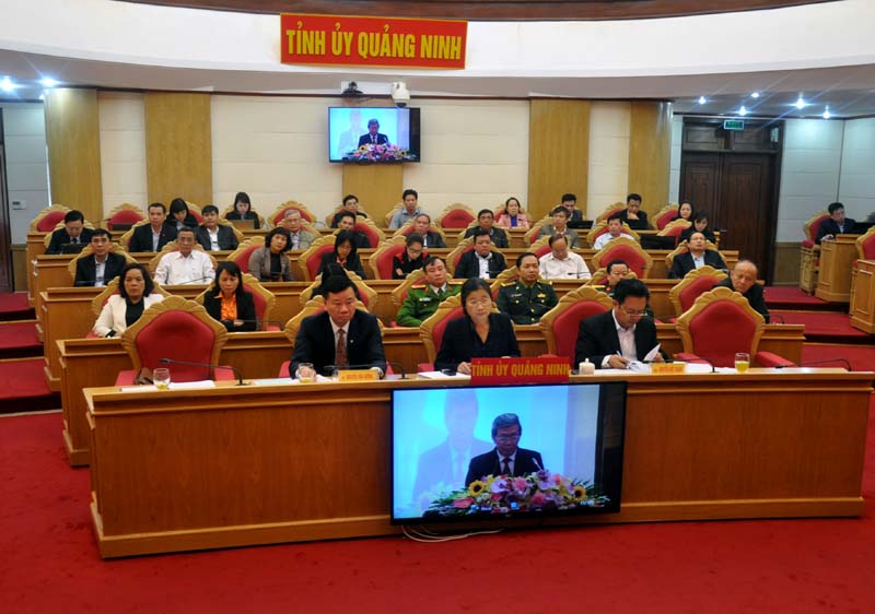 Các đồng chí lãnh đạo tỉnh tham dự hội nghị tại điểm cầu Quảng Ninh