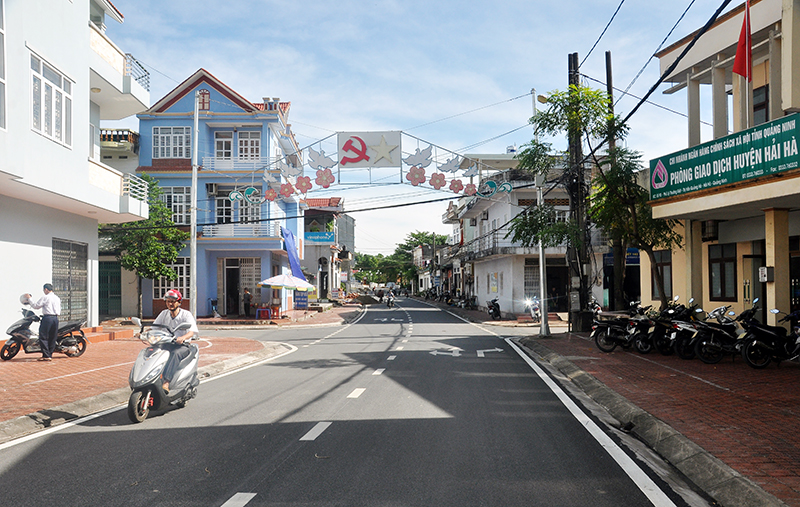 Từ nguồn vốn XDCB năm 2016, các tuyến đường của thị trấn Quảng Hà được cải tạo nâng cấp khang trang.