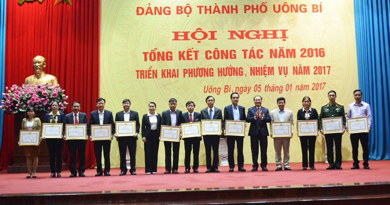 Thành ủy Uông Bí tổ chức hội nghị tổng kết năm 2016