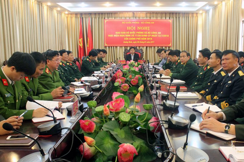 Đồng chí Lê Quang Tùng, Phó Chủ tịch UBND tỉnh cùng các đại biểu dự tại điểm cầu tỉnh Quảng Ninh.