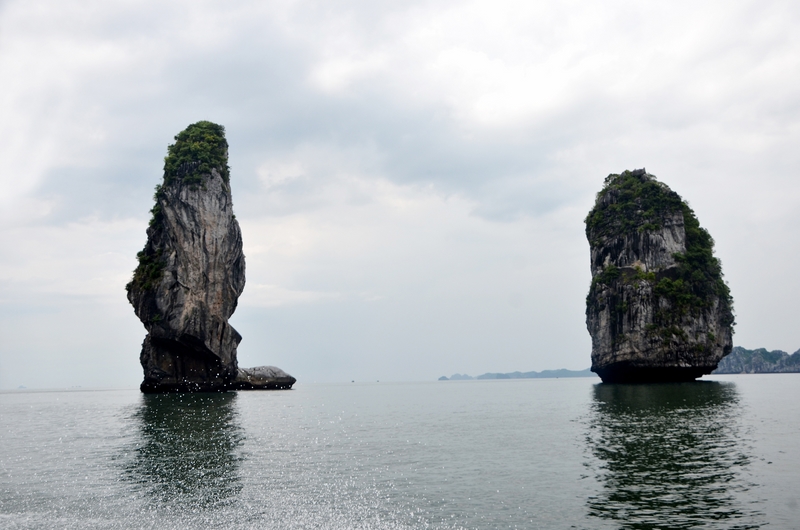 Nam Bồ Hòn mang vẻ hùng vĩ, hấp dẫn của đá và nước khiến du khách say mê.