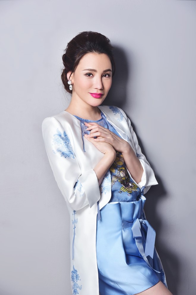 Nữ ca sĩ Hồ Quỳnh Hương đầu năm 2017 gửi đến khản giả ca khúc Anh có hay trong bộ phim Chạy đi rồi tính. Ảnh: NVCC.