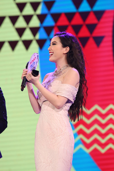 Bảo Thy giành giải Nữ ca sĩ của năm.