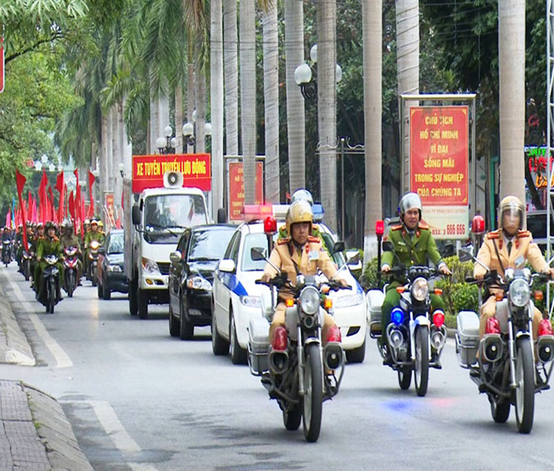 Lực lượng Công an TP Uông Bí ra quân đợt cao điểm tấn công, trấn áp tội phạm dịp Tết Nguyên đán 2017.