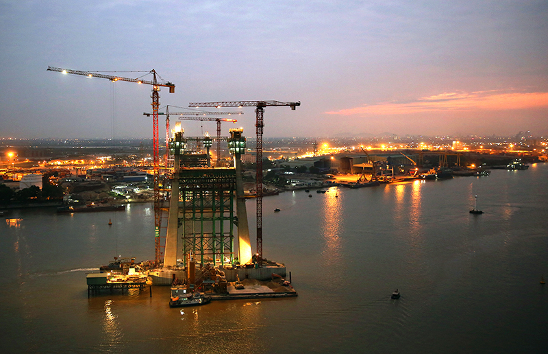 Cầu Bạch Đằng (cao tốc Hạ Long - Hải Phòng) sẽ hoàn thành trong năm 2017. Đây sẽ là cửa ngõ mới thúc đẩy mạnh mẽ hơn nữa sự phát triển của Quảng Ninh - Hải Phòng.