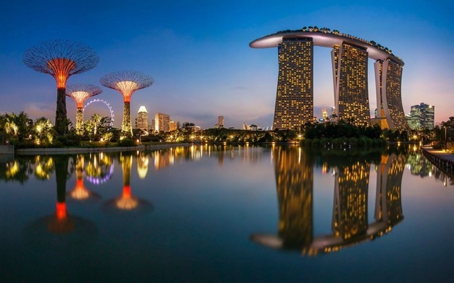 Đảo quốc Singapore có nhiều điểm đến hấp dẫn như công viên Merlion, vương quốc côn trùng, cảng cầu Clarke, nhà hát Esplanade trên vịnh... thu hút rất nhiều khách du lịch hàng năm.  Ảnh: Marina Bay Sands.