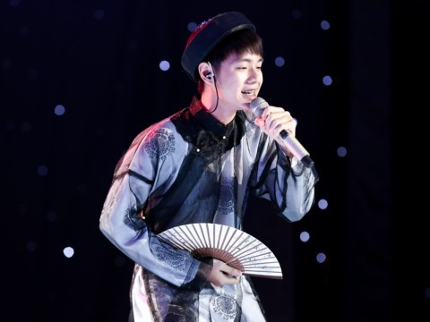 Cao Bá Hưng, một trong những thí sinh nổi bật của “Sing My Song” năm nay với cách sáng và chơi nhạc khác biệt