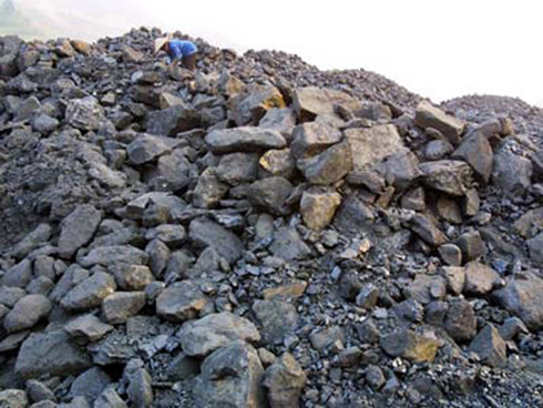 Lượng xít thải than tại các mỏ khai thác than đang gia tăng. (Ảnh minh họa: KT)