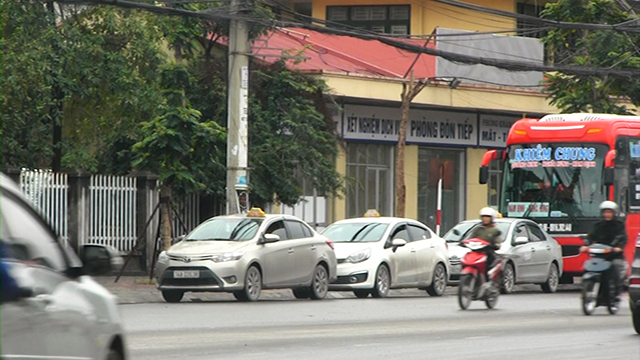 Cẩm Phả "Taxi dù" nở rộ ngày gần Tết