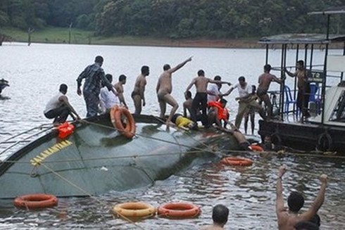 Một vụ lật thuyền xảy ra ở Ấn Độ.