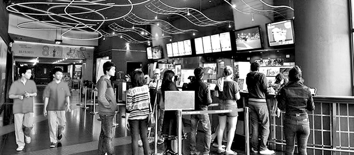 Các phòng chiếu phim tại Trung tâm chiếu phim quốc gia (Hà Nội) luôn thu hút đông đảo người xem.