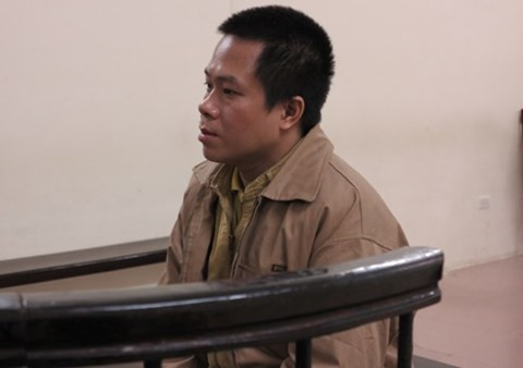 Trần Viết Hùng bị đưa ra tòa án xét xử