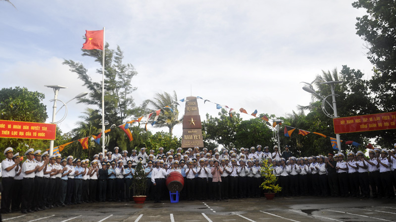 Lãnh đạo huyện Trường Sa cùng tập thể cán bộ chiến sỹ đảo Nam Yết gửi lời chúc mừng năm mới tới đồng bào cả nước