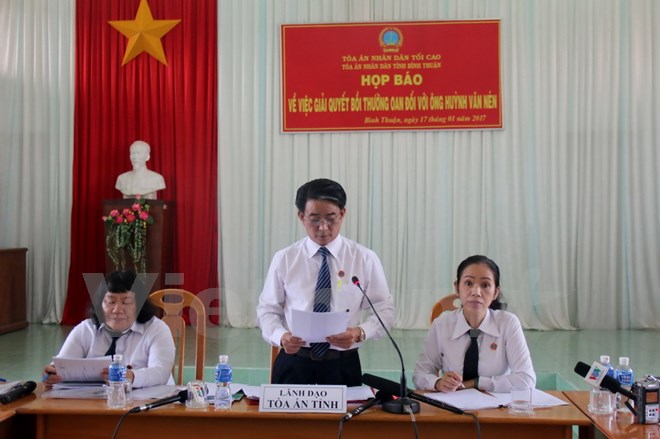 Quang cảnh buổi họp báo về việc giải quyết bồi thường oan sai đối với ông Huỳnh Văn Nén. (Ảnh: Nguyễn Thanh/Vietnam+)