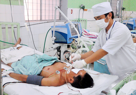 Chăm sóc cho bệnh nhân bị ngộ độc rượu tại Trung tâm chống độc- Bệnh viện Bạch Mai