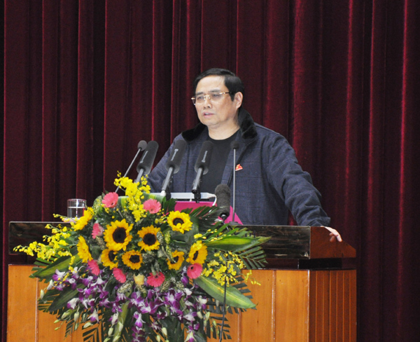 Đồng chí Phạm Minh Chính, Ủy viên Bộ Chính trị, Bí thư Trung ương Đảng, Trưởng Ban Tổ chức Trung ương, ĐBQH tỉnh Quảng Ninh khóa XIV phát biểu tại buổi tiếp xúc cử tri