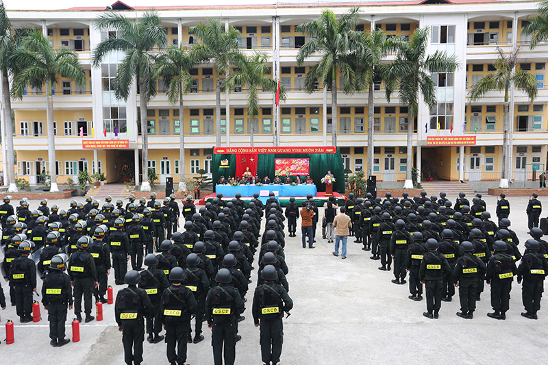 Bí thư Tỉnh ủy Nguyễn Văn Đọc chúc Tết tại Trung đoàn Cảnh sát cơ động Đông Bắc.