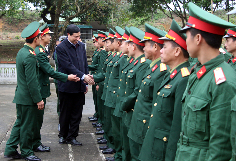 Chủ tịch UBND tỉnh Nguyễn Đức Long thăm chúc tết CBCS Bộ đội Đảo Vĩnh Thực.