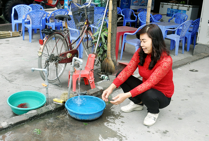 Nước sạch sinh hoạt cấp cho các hộ dân trên địa bàn phường Quang Hanh đã đảm bảo chất lượng và duy trì lịch cung cấp.
