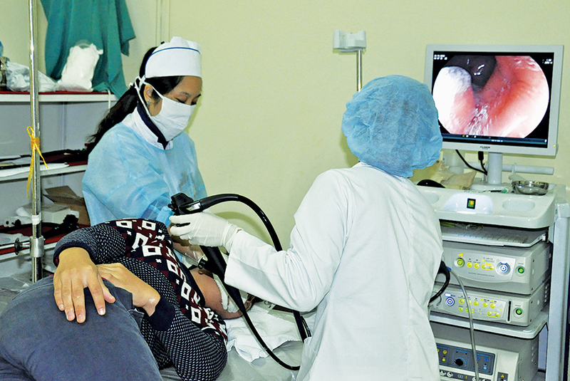 Nội soi dạ dày cho bệnh nhân tại Trung tâm Y tế TP Móng Cái.