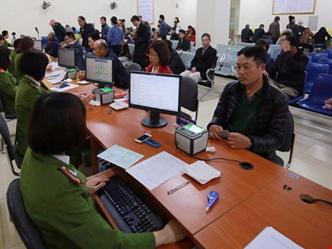 Công dân của 40 quốc gia sẽ được cấp thị thực điện tử khi vào Việt Nam. Ảnh: Báo Pháp luật TPHCM