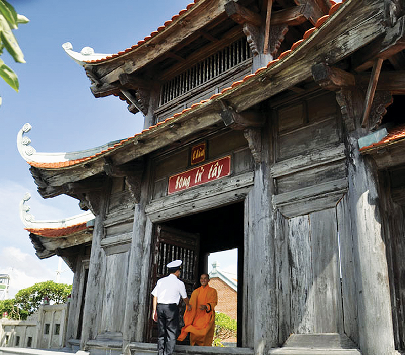 Chùa Song Tử Tây - một cột mốc chủ quyền văn hóa trên đảo.