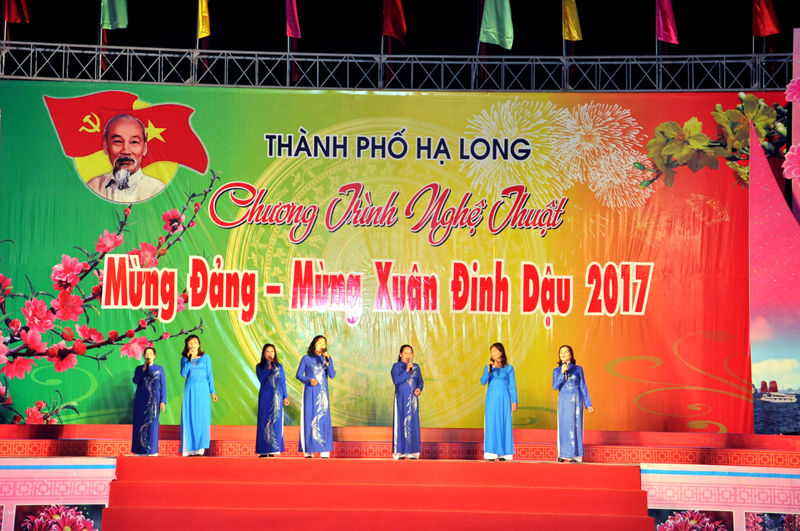 TP Hạ Long tổ chức chương trình nghệ thuật Mừng Đảng - Mừng xuân Đinh Dậu 2017. Ảnh: Nguyễn Huế