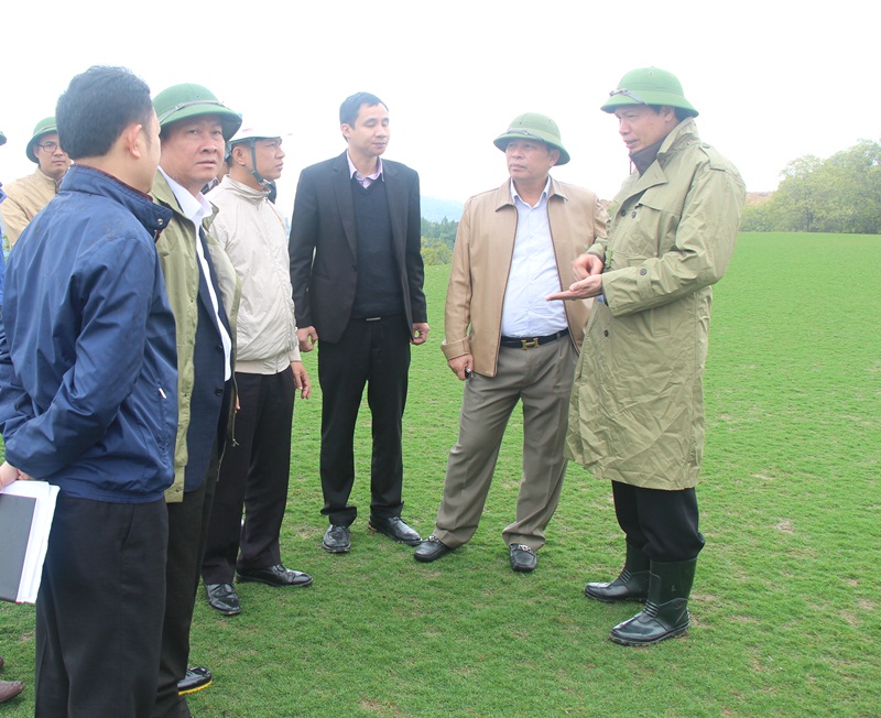 Đồng chí Chủ tịch UBND tỉnh kiểm tra dự án Sân Golf ngôi sao Hạ Long do Tập đoàn FLC 