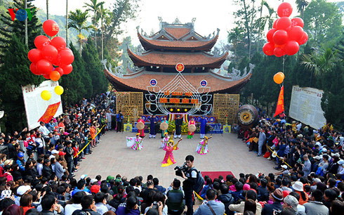 Lễ hội chùa Hương.
