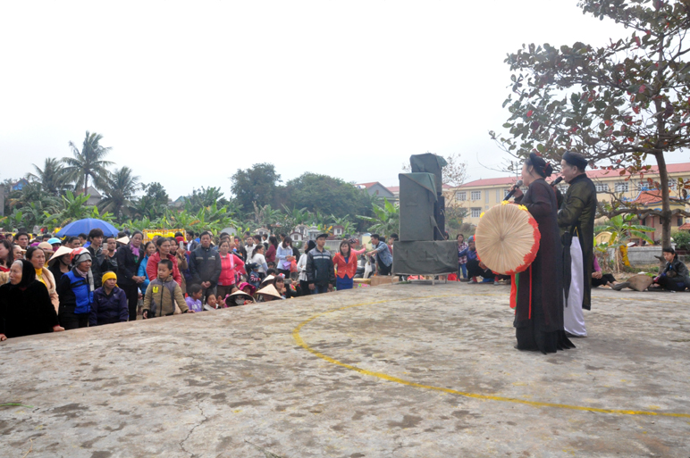 Hội miếu Tiên Công có tính chất hội làng rất rõ nét, với nhiều sinh hoạt văn hoá dân gian thu hút đông đảo người tham gia
