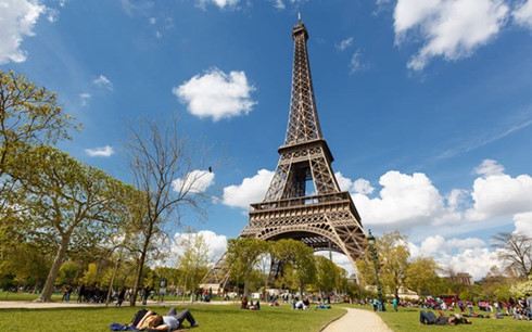Tháp Eiffel là biểu tượng của nước Pháp. (Ảnh: AP)